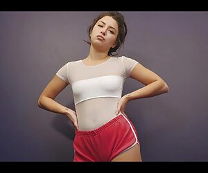 Các mông của một cô gái tóc vàng chèn một trò chơi tình dục phim sex han moi