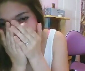 Pikaper thương mại, một cô gái tóc vàng với một thối con nit moi lon Đen ở nhà