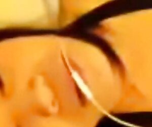 Khiêu dâm sao, gái mới lớn show hàng đói huấn luyện viên
