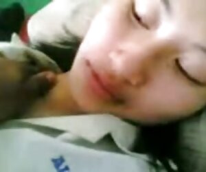 Một người đàn ông sex vl moi da đen được thoải mái trong một người phụ nữ