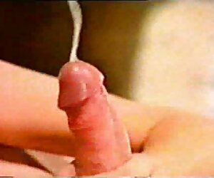Cô gái jav moi ra tóc vàng nặng bước đến