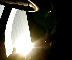 Cô gái tóc vàng là sec gai moi lon tự hào của cô ấy khéo léo