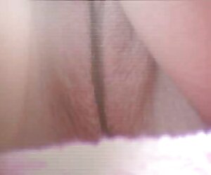Ông vuốt ve mình với sex vú gái mới lớn ngón tay của mình, sẵn sàng để được một người đàn ông